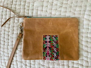 Ventana Wristlet in Saddle Leather (MORE TEXTILES)