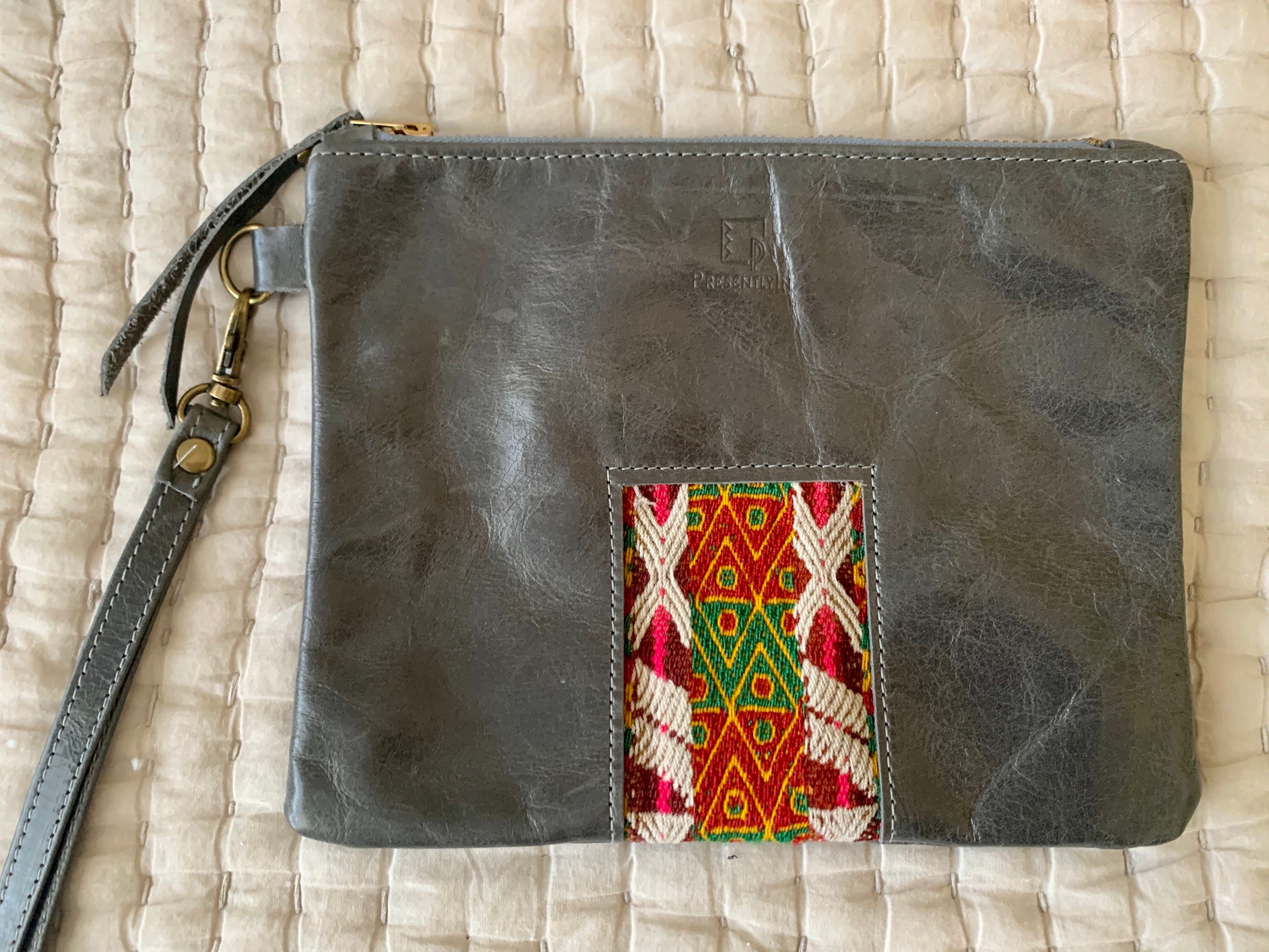 Ventana Wristlet in Grey Leather (MORE TEXTILES)
